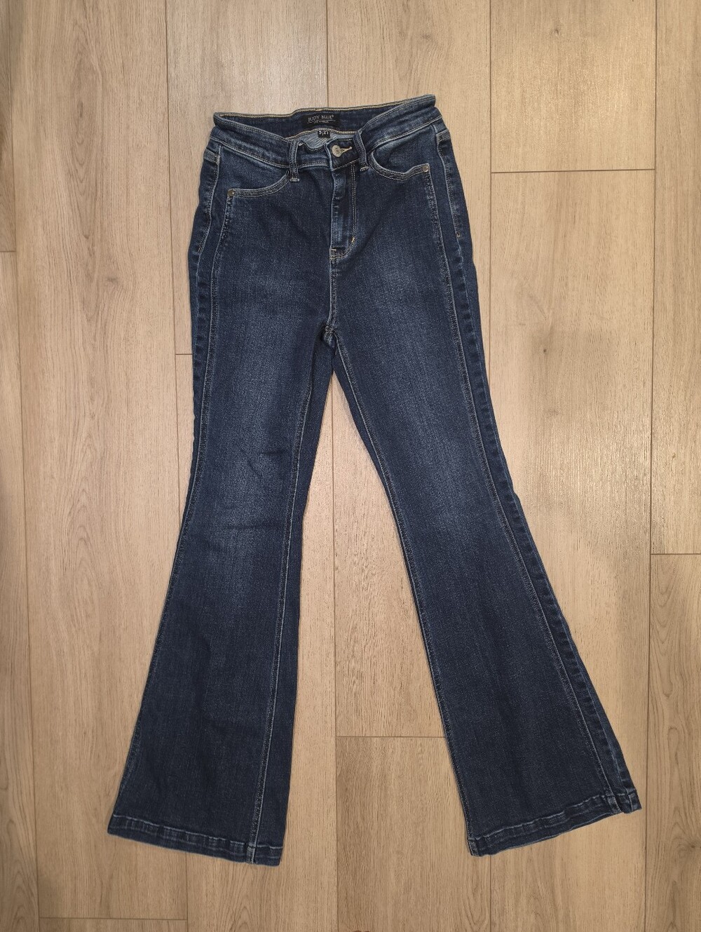 Judy Blue Los Angeles flare jeans in women’s size 5
